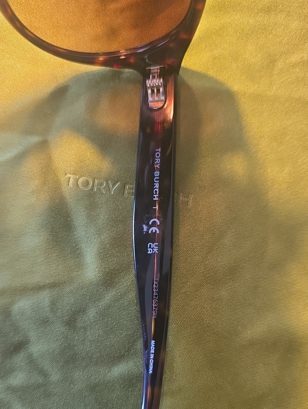 Tory Burch Retro Pilot Tortise Sunglasses with Lime Green Case and Cloth NWOT - Picture 10 of 10